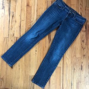 Gap 8/29 Average Premium Skinny Jeans. Q3